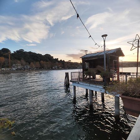 Chalet Romantico Sul Lago Apartamento Anguillara Sabazia Exterior foto